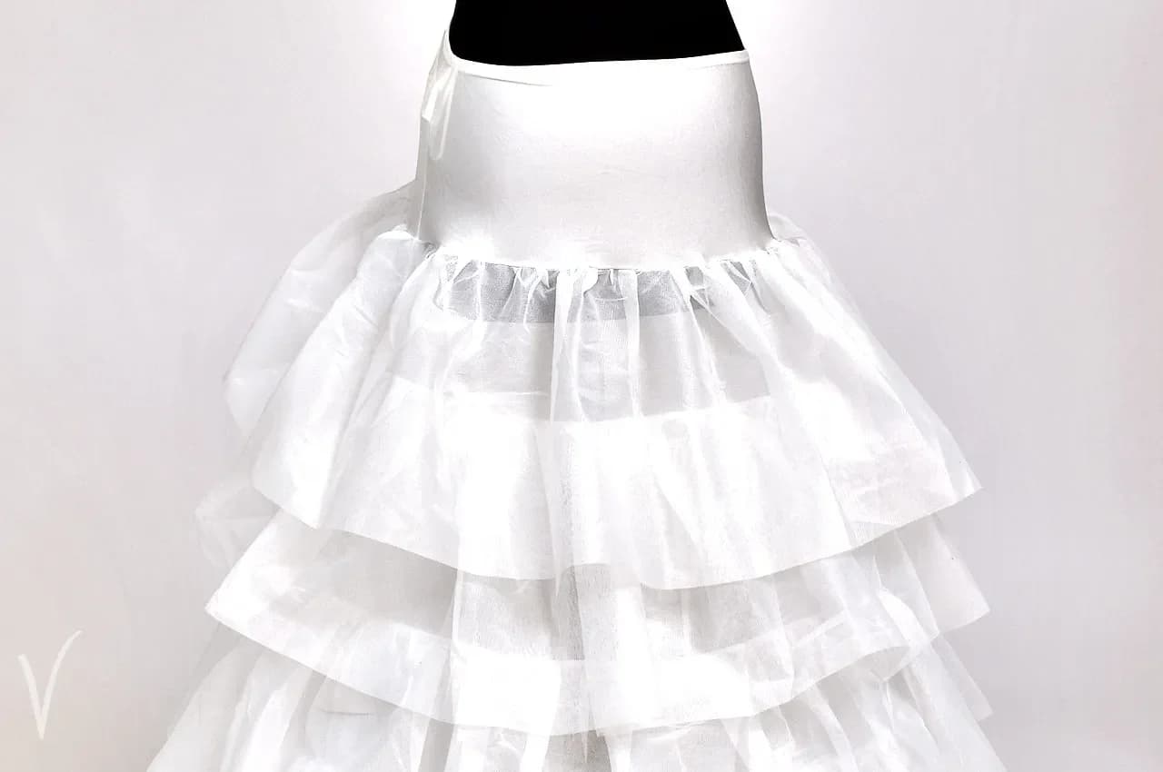 Reifrock unter A-Linien-Brautkleid – Form und Volumen Vergleich